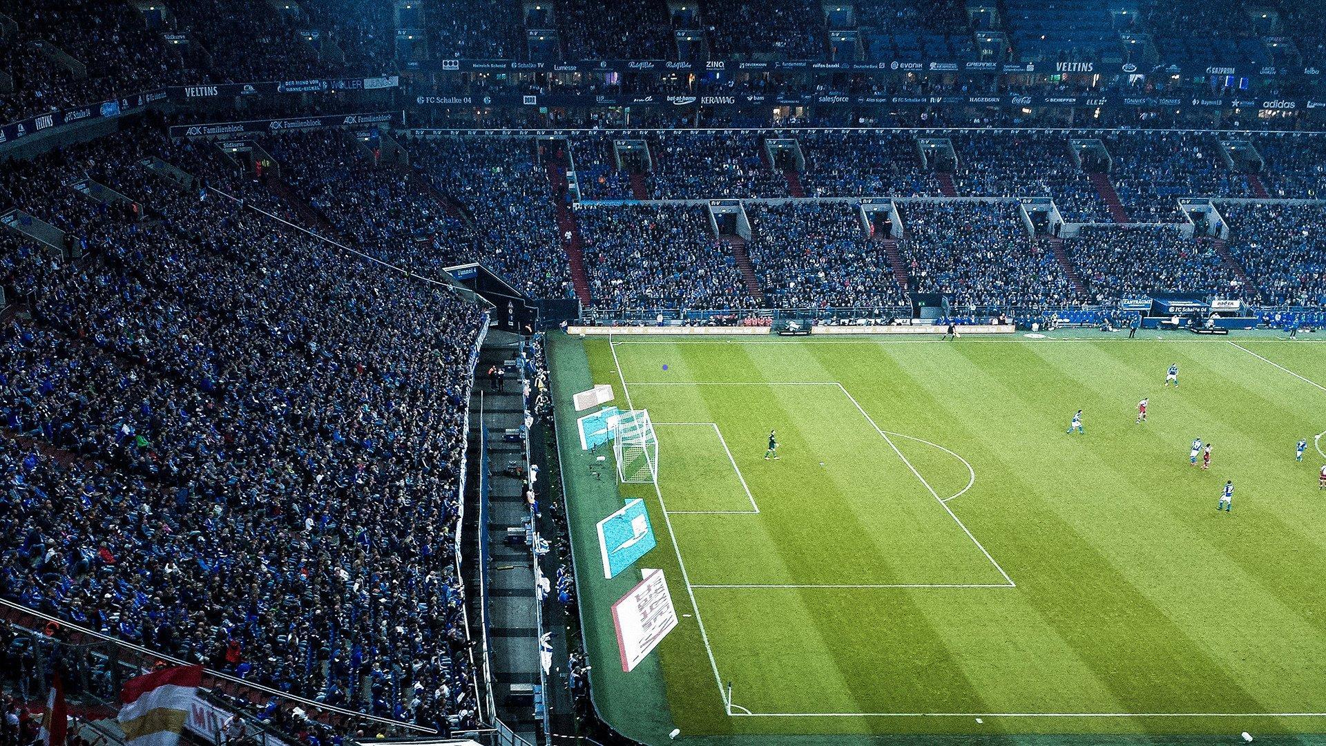 老记者眼中的国足球迷，四十年风雨路，痴情与坚韧铸就的绿色信仰