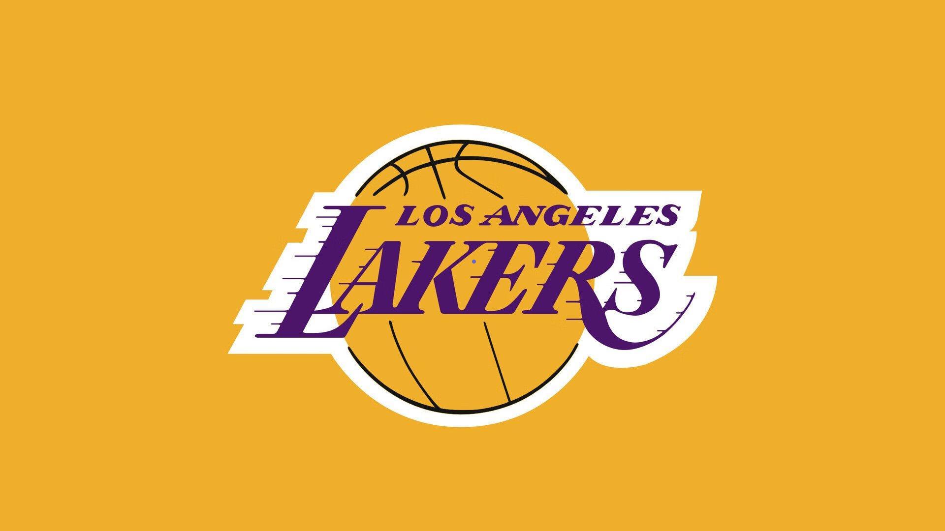 赛后温情一幕，纳赛尔拥抱弗洛伦蒂诺与因凡蒂诺，嘴角藏不住笑意引热议